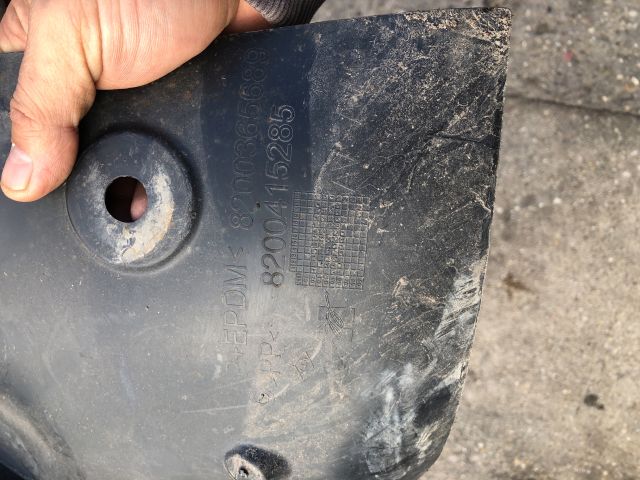 bontott RENAULT MEGANE II Bal első Első Dobbetét (Kerékjárati, Műanyag)