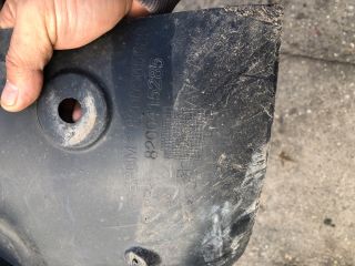 bontott RENAULT MEGANE II Bal első Első Dobbetét (Kerékjárati, Műanyag)