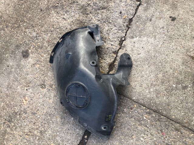 bontott RENAULT MEGANE II Bal első Első Dobbetét (Kerékjárati, Műanyag)