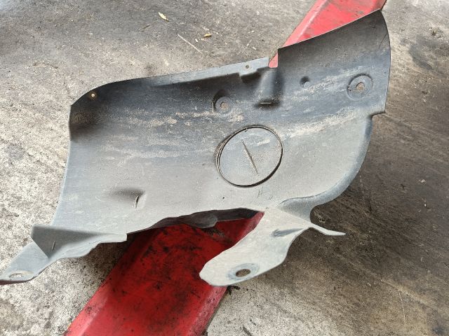 bontott RENAULT MEGANE II Bal első Első Dobbetét (Kerékjárati, Műanyag)