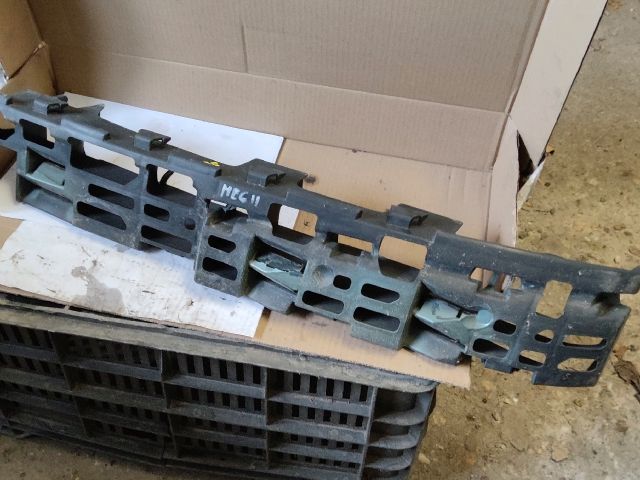 bontott RENAULT MEGANE II Bal első Lökhárító Merevítő Tartó (Fém)