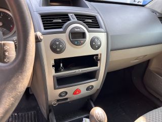 bontott RENAULT MEGANE II Bal hátsó Dobbetét (Kerékjárati, Műanyag)