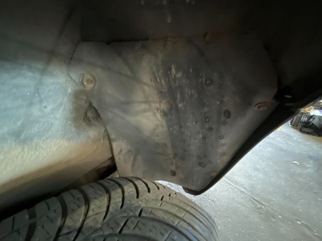 bontott RENAULT MEGANE II Bal hátsó Dobbetét (Kerékjárati, Műanyag)