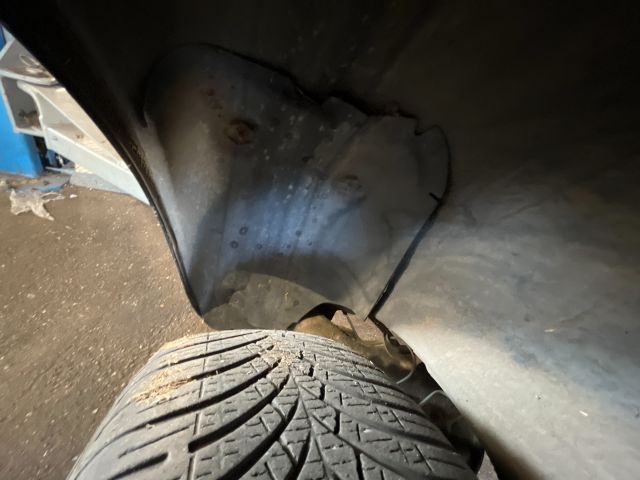 bontott RENAULT MEGANE II Bal hátsó Dobbetét (Kerékjárati, Műanyag)