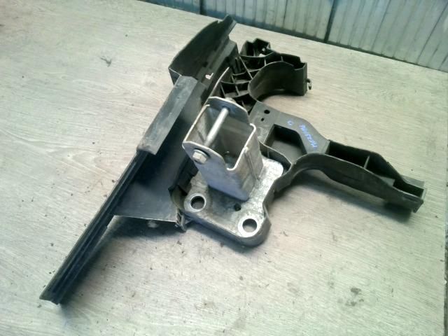 bontott RENAULT MEGANE II Bal Lökhárító Tartó Nyúlványvég