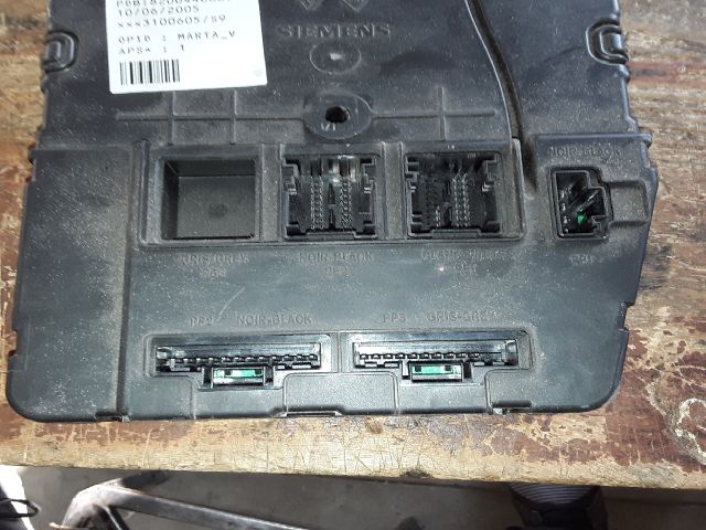 bontott RENAULT MEGANE II Biztosítéktábla Utastér