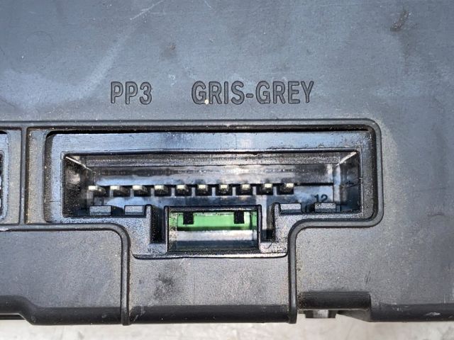 bontott RENAULT MEGANE II Biztosítéktábla Utastér