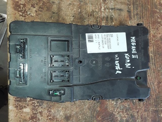 bontott RENAULT MEGANE II Biztosítéktábla Utastér