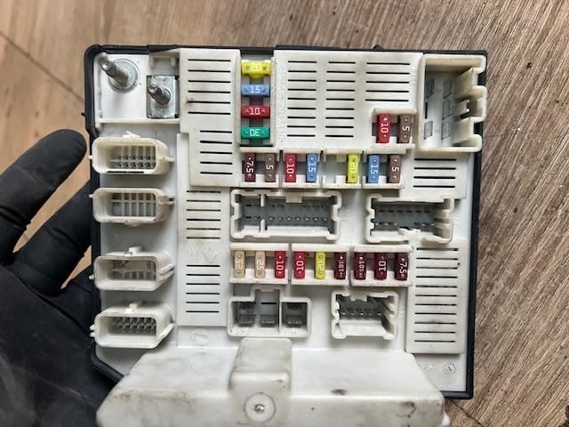 bontott RENAULT MEGANE II Biztosítéktábla Utastér