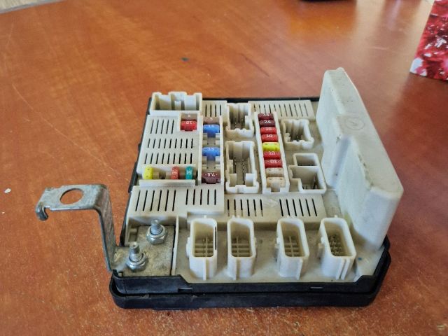 bontott RENAULT MEGANE II Biztosítéktábla Utastér