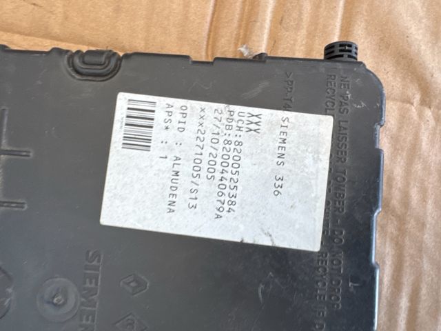 bontott RENAULT MEGANE II Biztosítéktábla Utastér