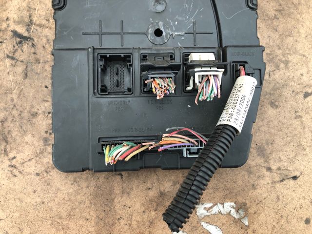 bontott RENAULT MEGANE II Biztosítéktábla Utastér