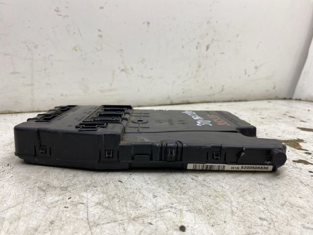 bontott RENAULT MEGANE II Biztosítéktábla Utastér