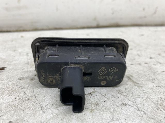 bontott RENAULT MEGANE II Csomagtér Nyitó Kar / Gomb