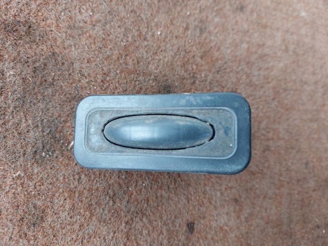 bontott RENAULT MEGANE II Csomagtér Nyitó Kar / Gomb