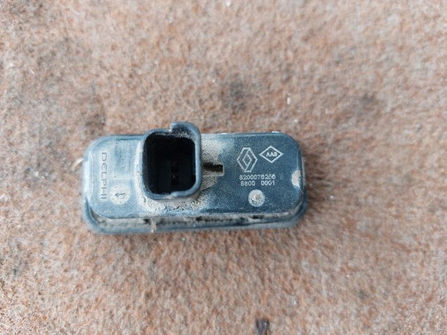 bontott RENAULT MEGANE II Csomagtér Nyitó Kar / Gomb