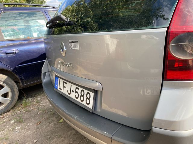bontott RENAULT MEGANE II Csomagtérajtó (Üres lemez)