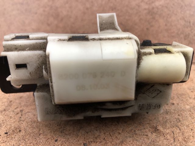 bontott RENAULT MEGANE II Csomagtérajtó Zárszerkezet