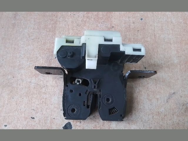 bontott RENAULT MEGANE II Csomagtérajtó Zárszerkezet