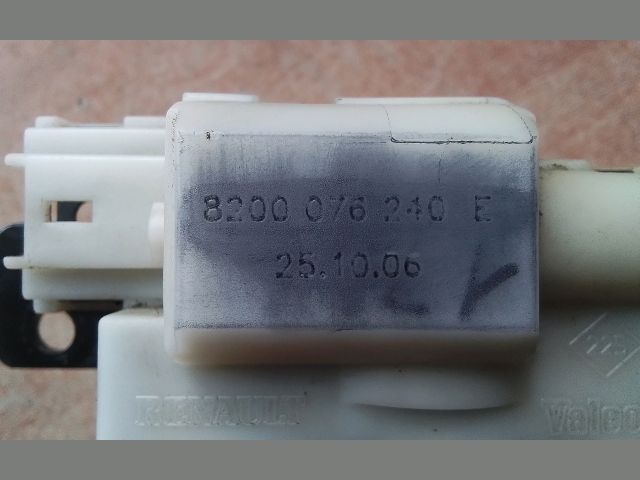 bontott RENAULT MEGANE II Csomagtérajtó Zárszerkezet