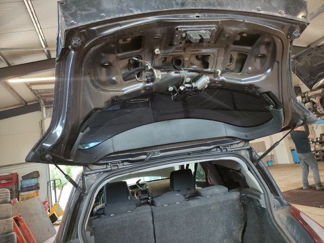 bontott RENAULT MEGANE II Csomagtérajtó Zárszerkezet