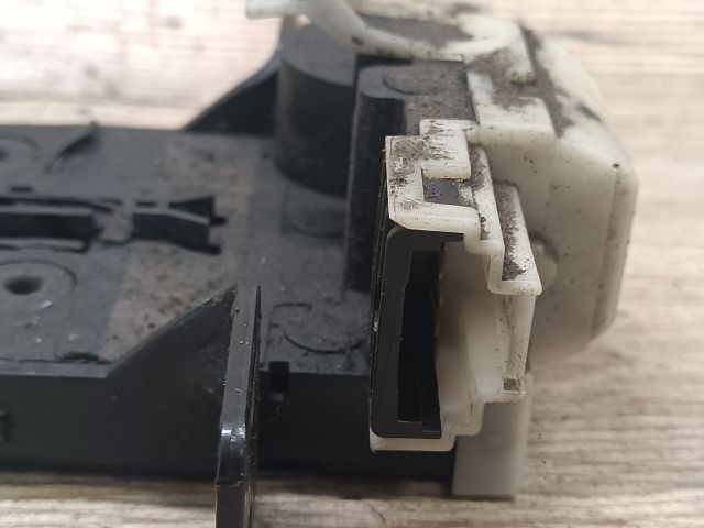 bontott RENAULT MEGANE II Csomagtérajtó Zárszerkezet