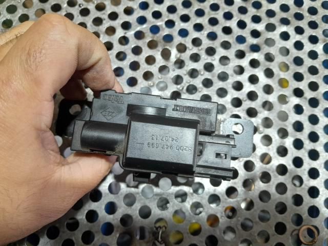 bontott RENAULT MEGANE II Csomagtérajtó Zárszerkezet