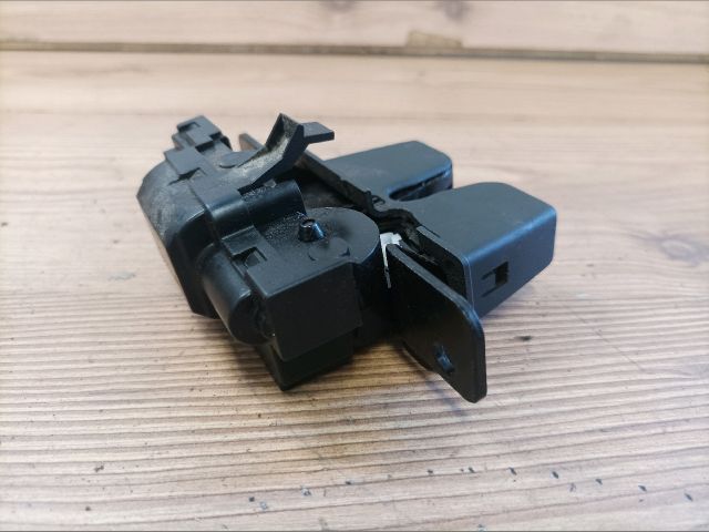 bontott RENAULT MEGANE II Csomagtérajtó Zárszerkezet