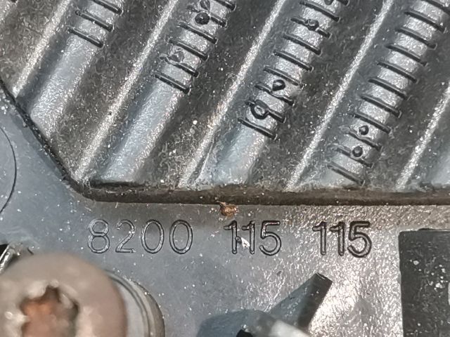 bontott RENAULT MEGANE II Első Embléma