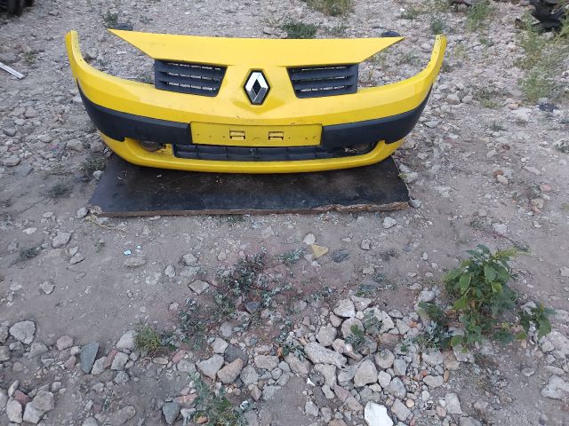 bontott RENAULT MEGANE II Első Lökhárító (Részeivel)