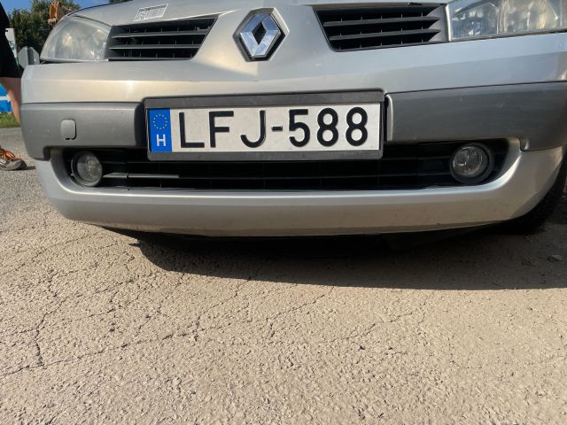 bontott RENAULT MEGANE II Első Lökhárító (Üresen)