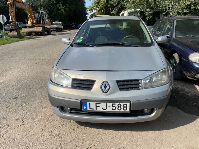 bontott RENAULT MEGANE II Első Lökhárító (Üresen)