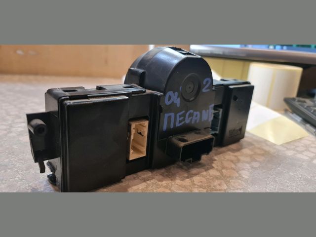 bontott RENAULT MEGANE II Fűtéskapcsoló (digit klímás)