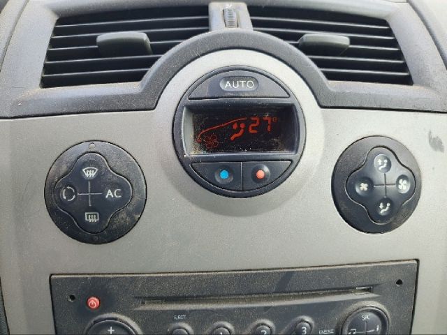 bontott RENAULT MEGANE II Fűtéskapcsoló (digit klímás)