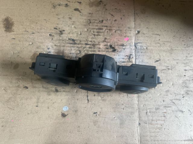 bontott RENAULT MEGANE II Fűtéskapcsoló (digit klímás)