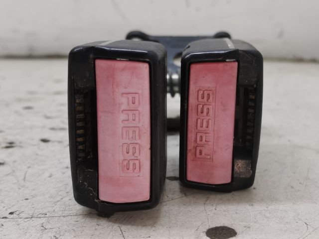 bontott RENAULT MEGANE II Hátsó középső Biztonsági Öv Csat