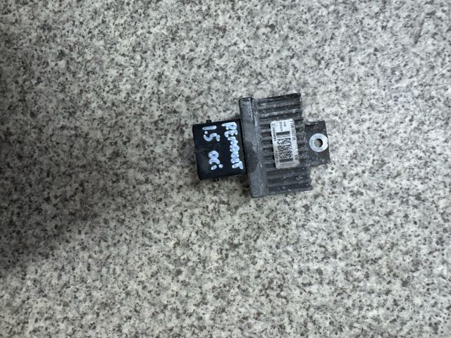 bontott RENAULT MEGANE II Izzító Relé