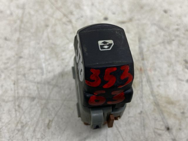 bontott RENAULT MEGANE II Jobb első Ablakemelő Kapcsoló