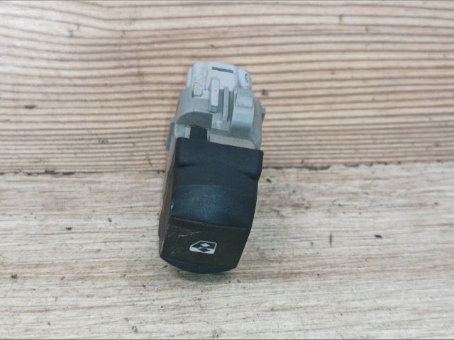 bontott RENAULT MEGANE II Jobb első Ablakemelő Kapcsoló