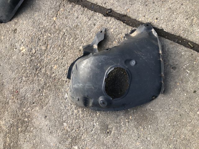 bontott RENAULT MEGANE II Jobb első Első Dobbetét (Kerékjárati, Műanyag)