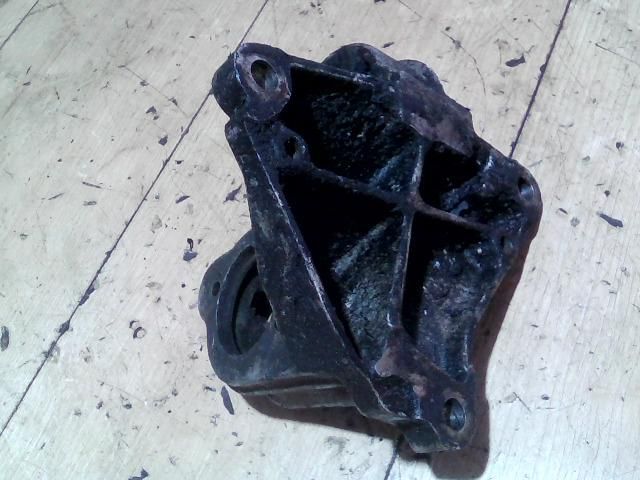 bontott RENAULT MEGANE II Jobb első Féltengely Tartó