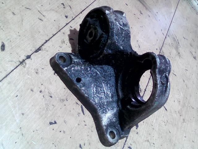 bontott RENAULT MEGANE II Jobb első Féltengely Tartó