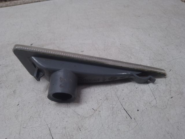 bontott RENAULT MEGANE II Jobb első Sárvédő Irányjelző