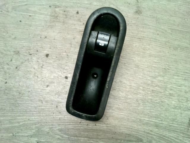 bontott RENAULT MEGANE II Jobb hátsó Ablakemelő Kapcsoló