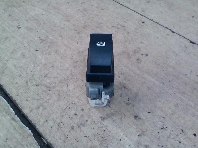 bontott RENAULT MEGANE II Jobb hátsó Ablakemelő Kapcsoló