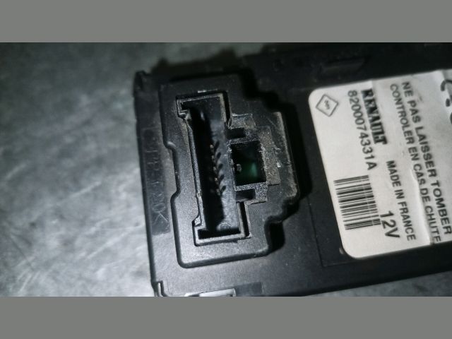 bontott RENAULT MEGANE II Kártyaolvasó