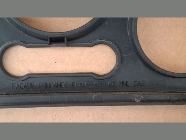 bontott RENAULT MEGANE II Középkonzol Keret