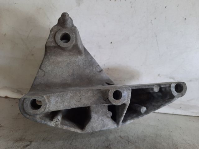 bontott RENAULT MEGANE II Motor Tartó Bak Jobb
