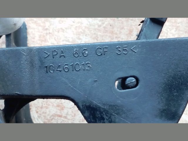 bontott RENAULT MEGANE II Motorháztető Nyitó Kar / Gomb