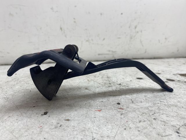 bontott RENAULT MEGANE II Motorháztető Nyitó Kar / Gomb